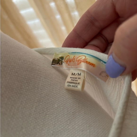 Floral Embroidered beach cover up - Picture 6 of 6